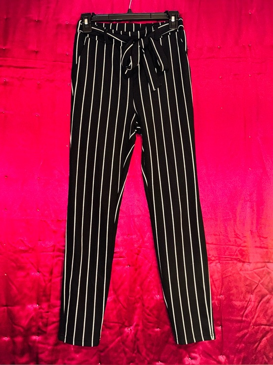 SHEIN Pants - 👑 Like New SHEIN Black Pinstripe Tie-Waist Women’s Trousers — Size Small